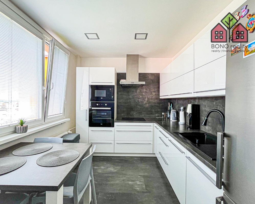 Byt, dispozice 2+1, OV, 60 m2, lodžie, sklep, po rekonstrukci, obec Litoměřice, ul. Družstevní