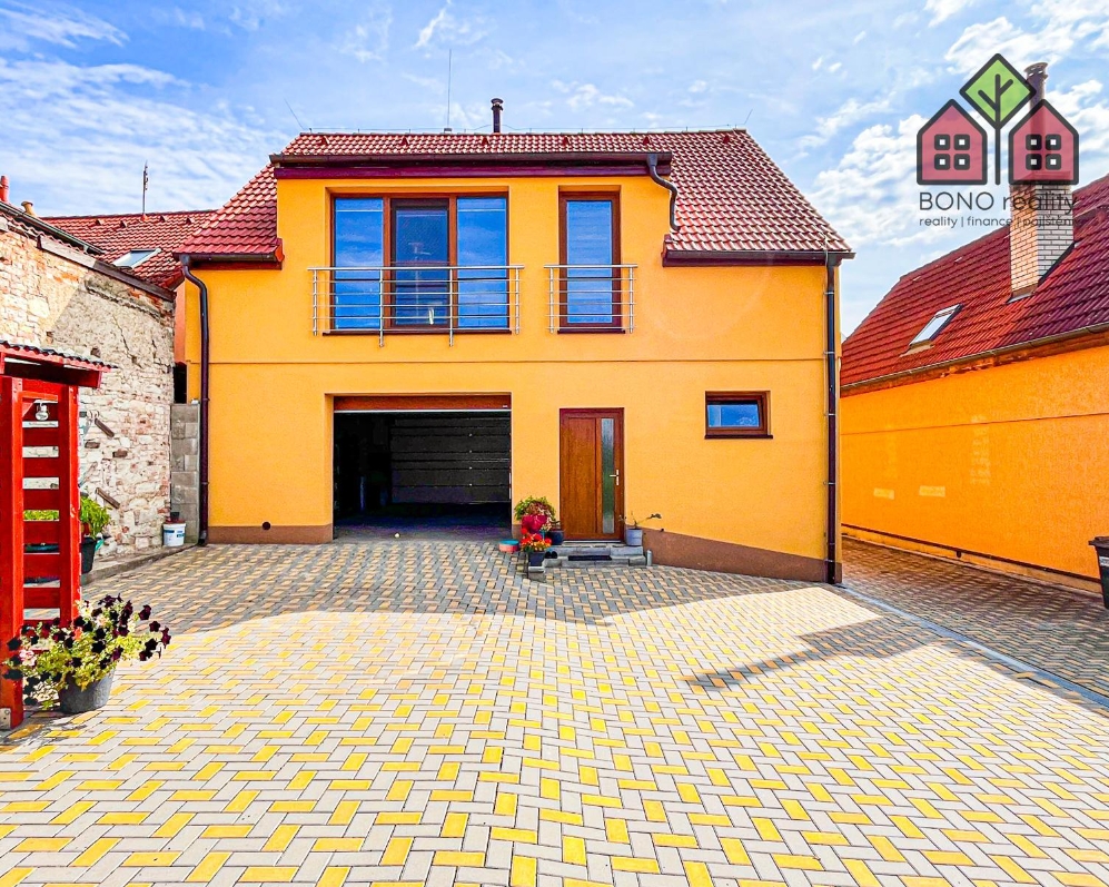 RD, dispozice 3+kk, plocha 115 m2, garáž 91 m2, zahrada 385 m2, obec Kladno, část Švermov, ul Husova