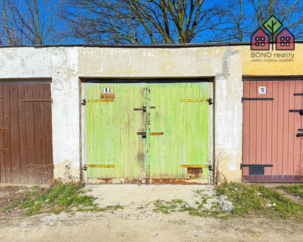 Garáž, OV, výměra 19 m2, stav - po kompletní rekonstrukci, obec Teplice, část Řetenice, ul. Libušina