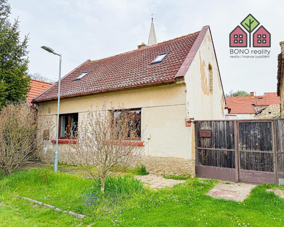 RD, dispozice 3+kk, plocha 118 m2, garáž 20 m2, zahrada 222 m2, obec Peruc, část Radonice nad Ohří