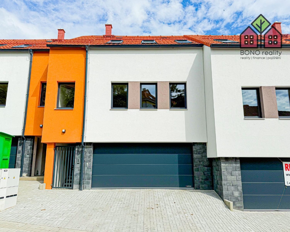 RD, dispozice 4+kk, plocha 160 m2, novostavba, garáž, zahrada, obec Roudnice N/L, ulice Třebízského